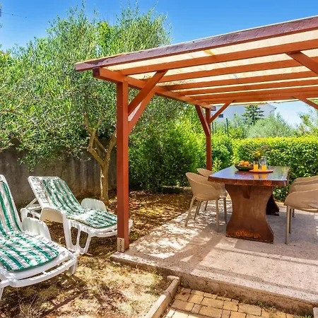 Διαμέρισμα 1 Bedroom Lovely In Njivice